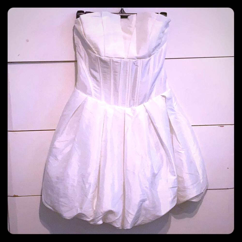 New WT Romeo & Juliet Couture Strapless Sz SM